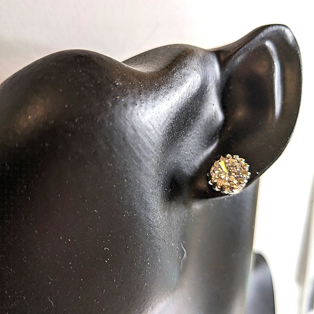 NWOT Swarovski Crystal Elements Silver Overlay‎ Stud Earrings